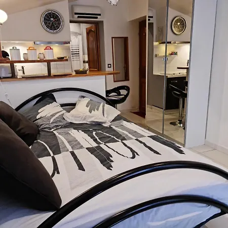 Redhouse - Zen Apartment
